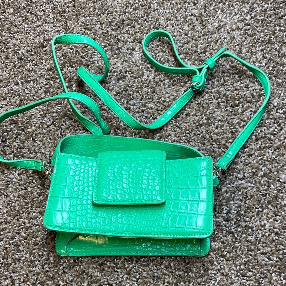 Small shoulder bag